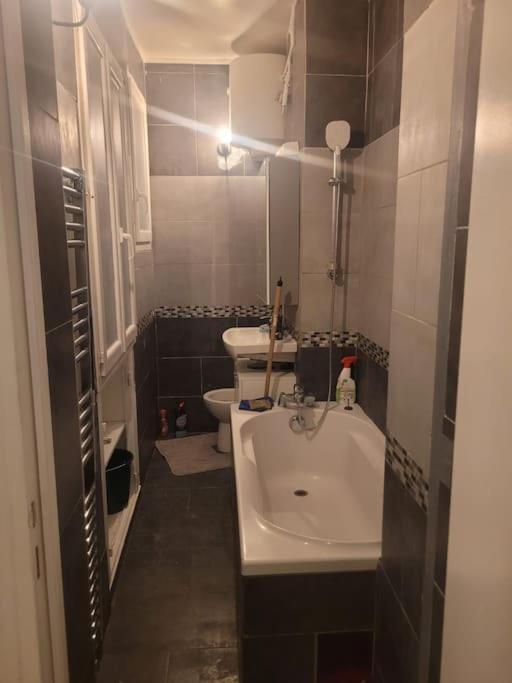 Charmant Appartement Pres De Montmartre Paris Luaran gambar